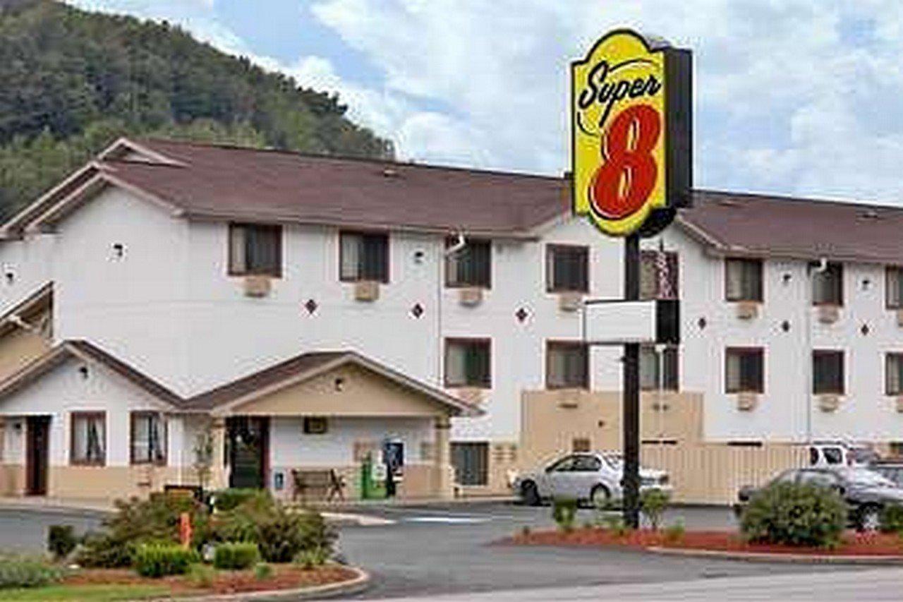 Super 8 Butler Hotel Luaran gambar
