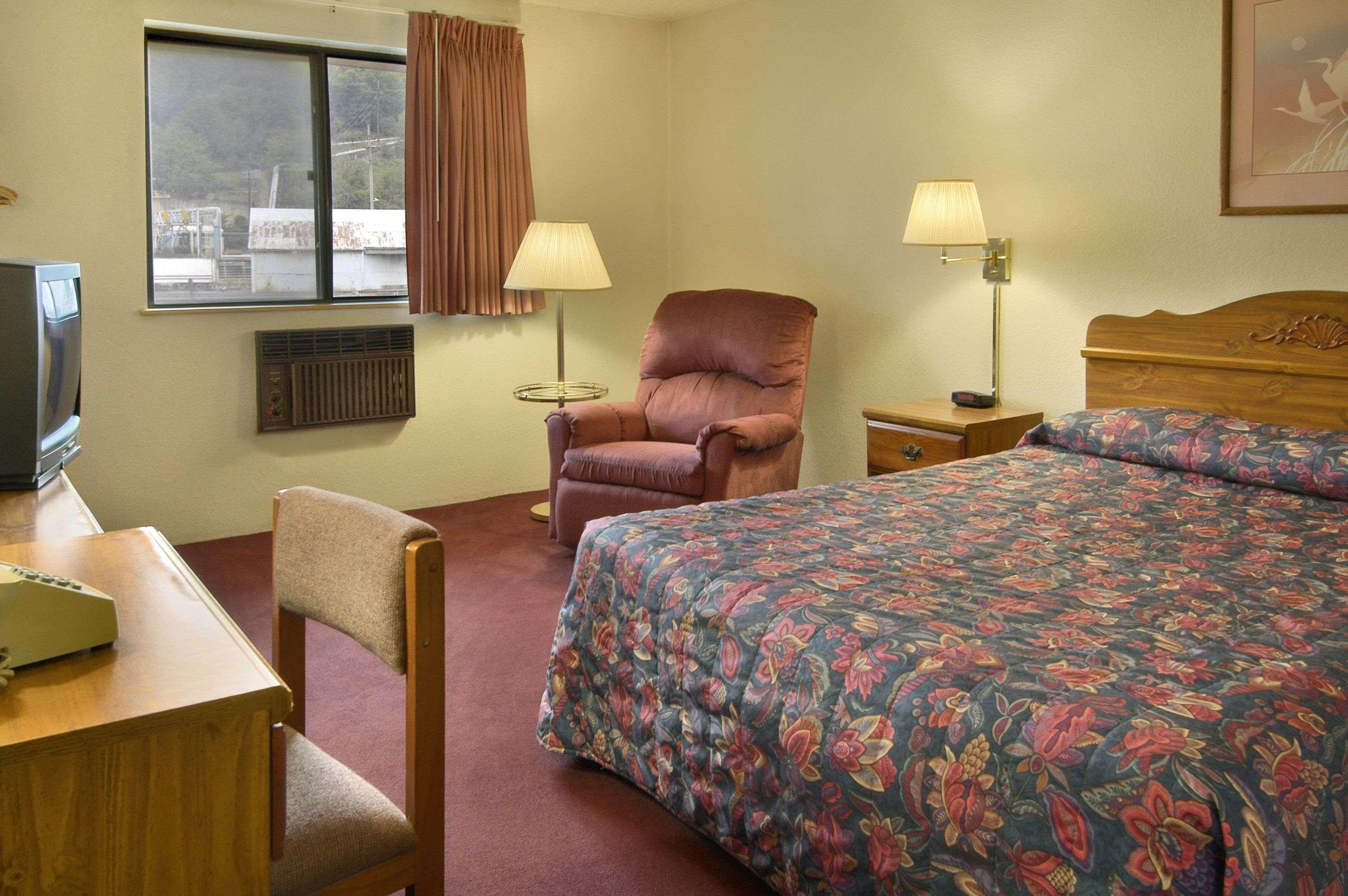 Super 8 Butler Hotel Luaran gambar