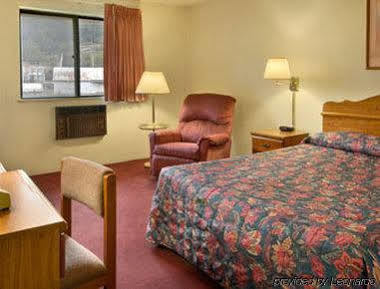 Super 8 Butler Hotel Luaran gambar